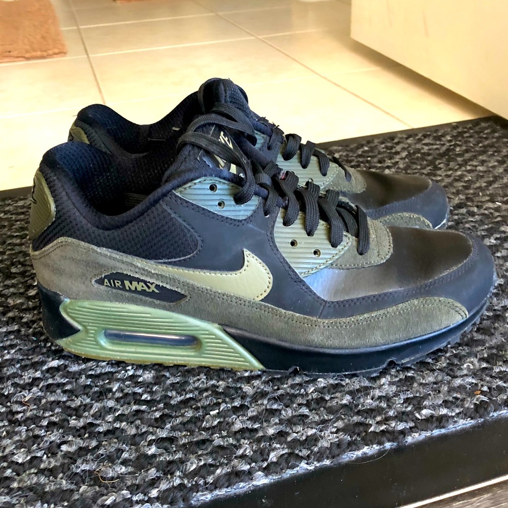 Nike Air Max men’s faux leather/suede low top sneakers black/green 8M
